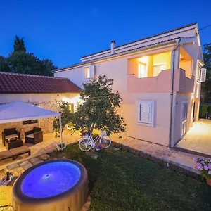 apartman-berto.hotelinzadar.com/